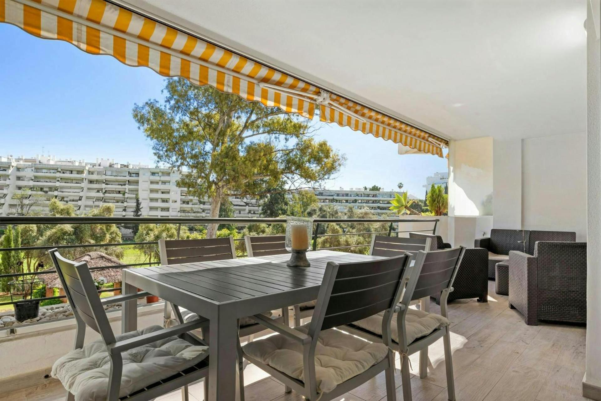 En Guadalmina Con Vistas Al Golf Appartamento